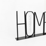 HOME ΔΙΑΚΟΣΜΗΤΙΚΗ ΕΠΙΓΡΑΦΗ 38x5x22cm ΜΕΤΑΛΛΟ ΜΑΥΡΟ ΓΥΑΛΙ c540518